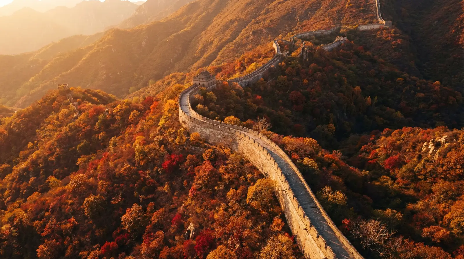 适合晚上一个人看的剧 秋日长城航拍全景